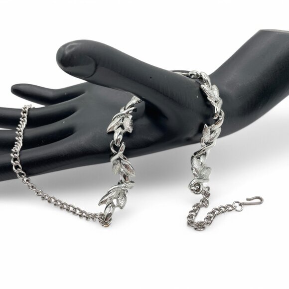 Vintage CORO Silver Tone Link Necklace Shiny Matte Collectible Designer Jewelry - Picture 3 of 9